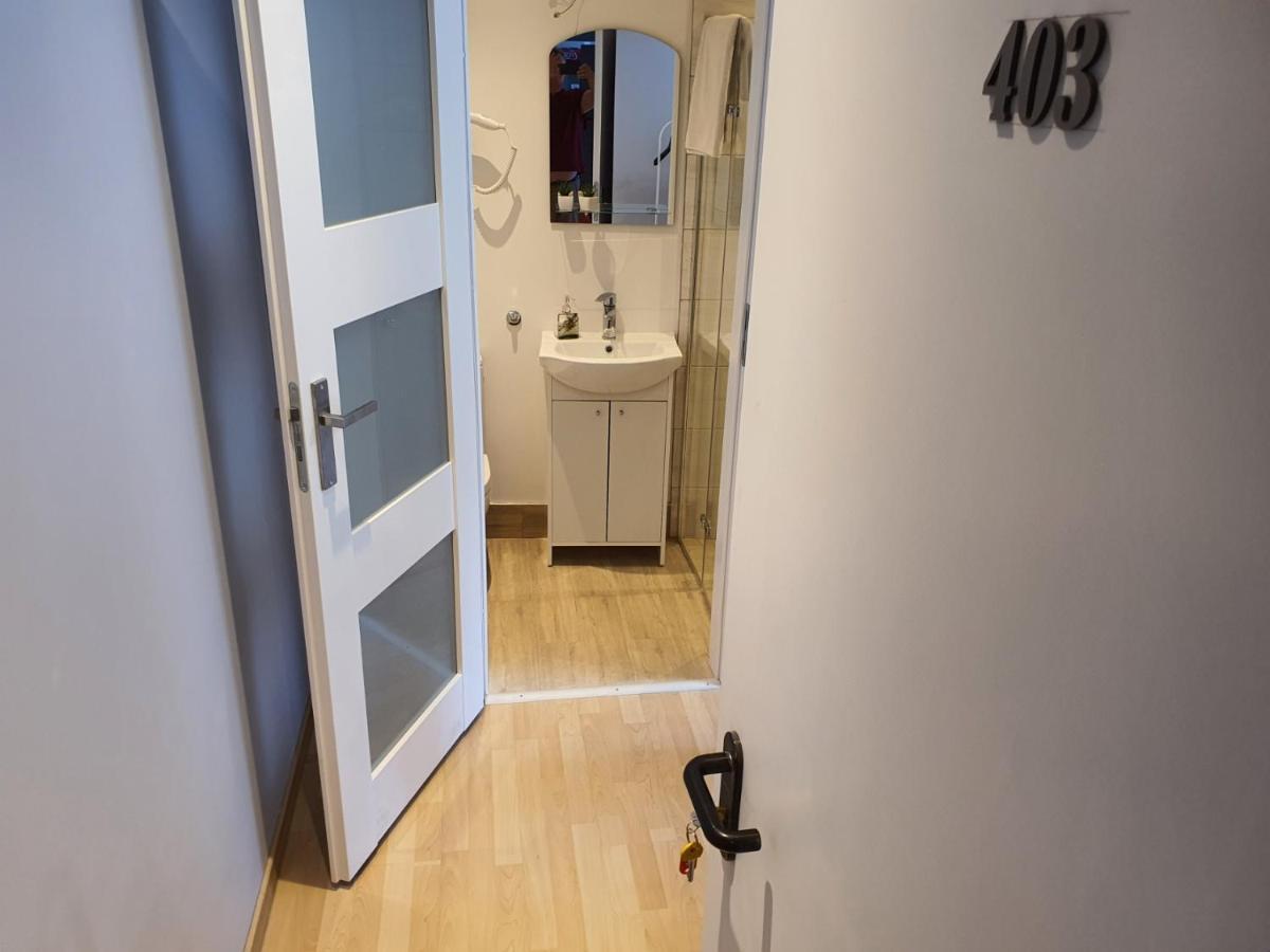 Jasna Hostelik Self Check-In Warsawa Bagian luar foto
